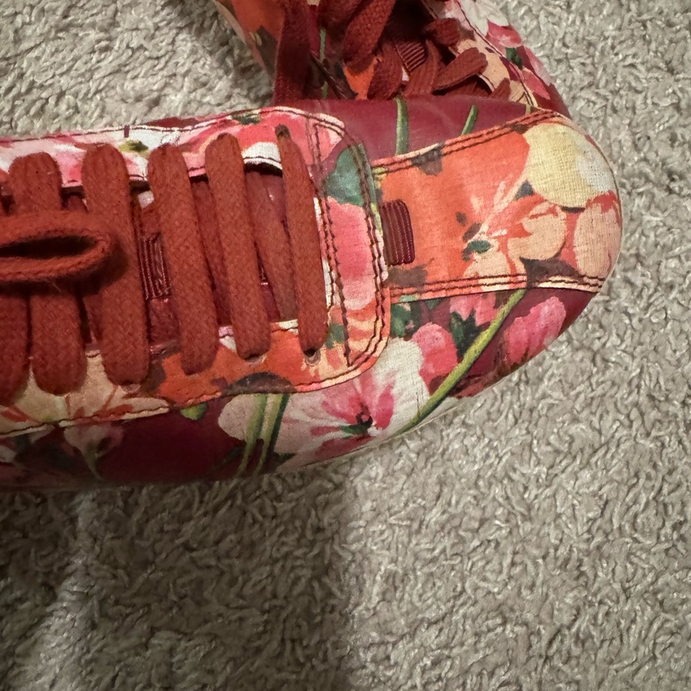 Gucci Women's Floral Red Sneakers - Picture 5 of 9